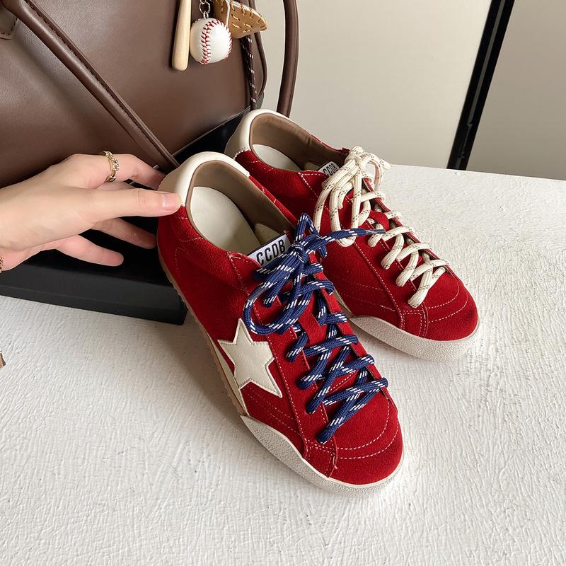 Damen Retro Hidden Heel Distressed Star Sneakers - Schwarz, Vielseitige Casual German Trainer, Neu für Herbst 2025.