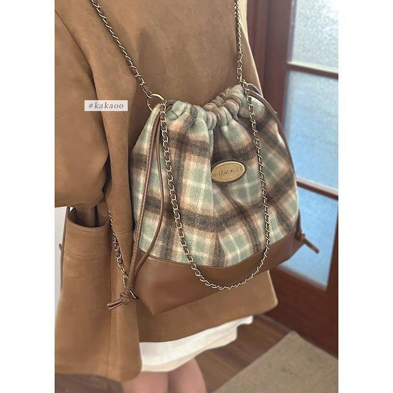 Niche design retro college style plaid backpack bag women s autumn and winter tide Korean woolen large-capacity bucket bag