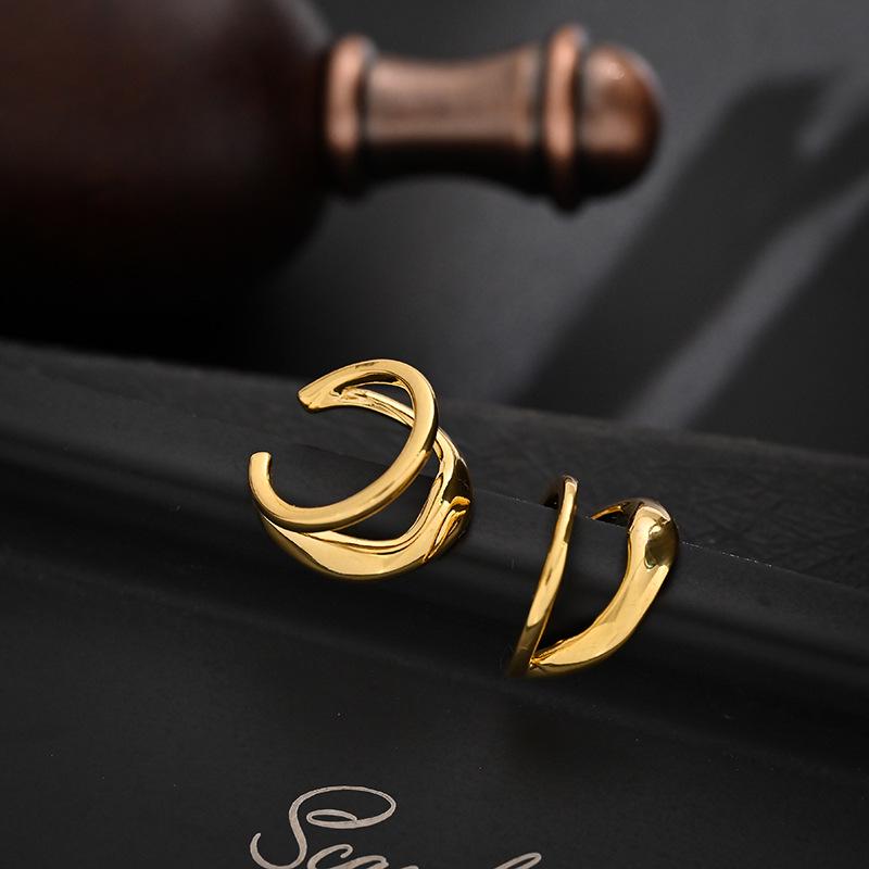 High-End No-Piercing Ear Cuff: Light Luxury Earrings with Simple, Elegant Design.
