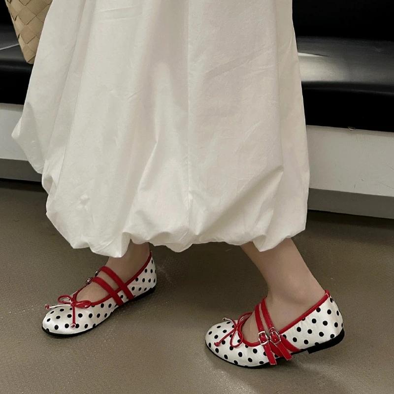 Mode Retro Rote Mary Jane Schuhe mit Punkten Damenmode Schmaler Riemen Schnalle Schleife Flache Sandalen Damen Bequeme Elegante Freizeitschuhe