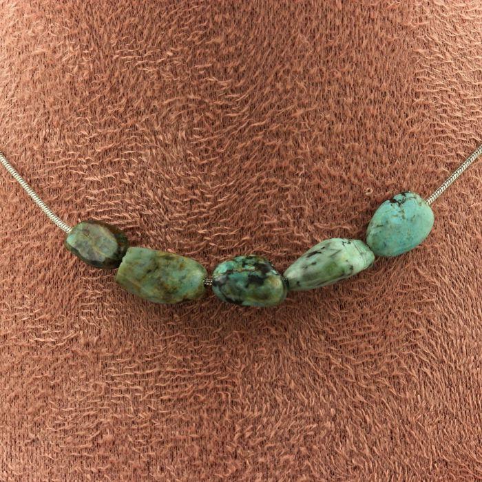 Pierres et Minéraux. Collier 5 perles Turquoise Africaine d'Afrique Chaine en acier Collier femmes, hommes. Taille personnalisable.