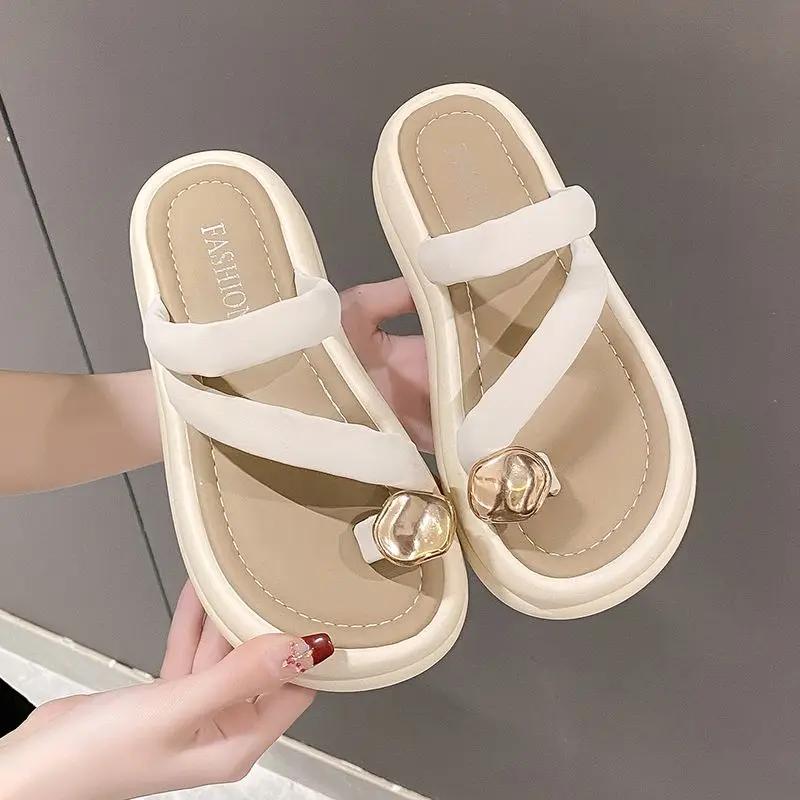 Fashion Thick Women's Slippers and Ladies Sandals Outside Clappers Slides Vip Elegant Fashionable High Quality New Collection 39 Shoes