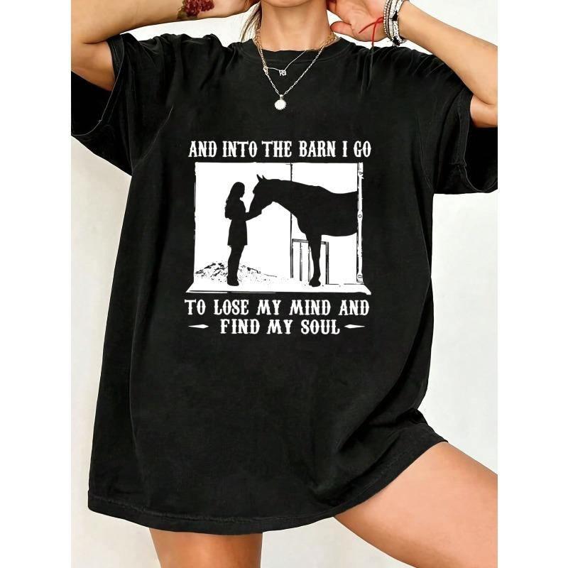 

Черная женская футболка оверсайз с коротким рукавом и принтом силуэта лошади и человека и вдохновляющим текстом «И В АМБАР Я ИДУ» XXXXL чёрный