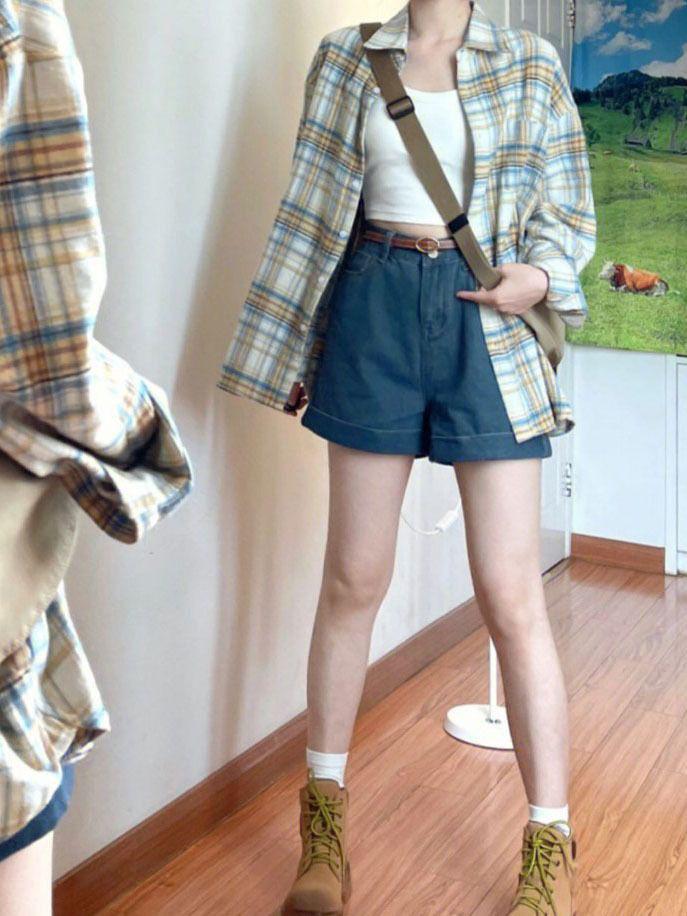 Women's Retro Hong Kong Style Plaid Shirt: New Casual Fashion, Versatile Long Sleeve Jacket Design.