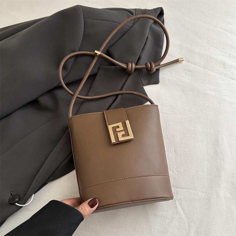 

Маленькая сумка Super fire женская 2025 новая сумка-ведро для газа иностранного производства универсальная сумка-мессенджер через плечо коричневый