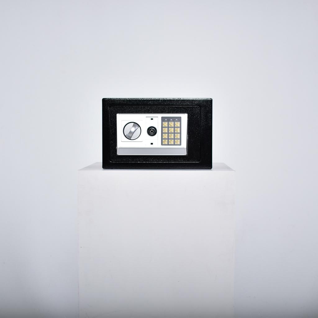 Pancerny domowy sejf z zamkiem elektronicznym i kluczem 20x31x20 cm czarny