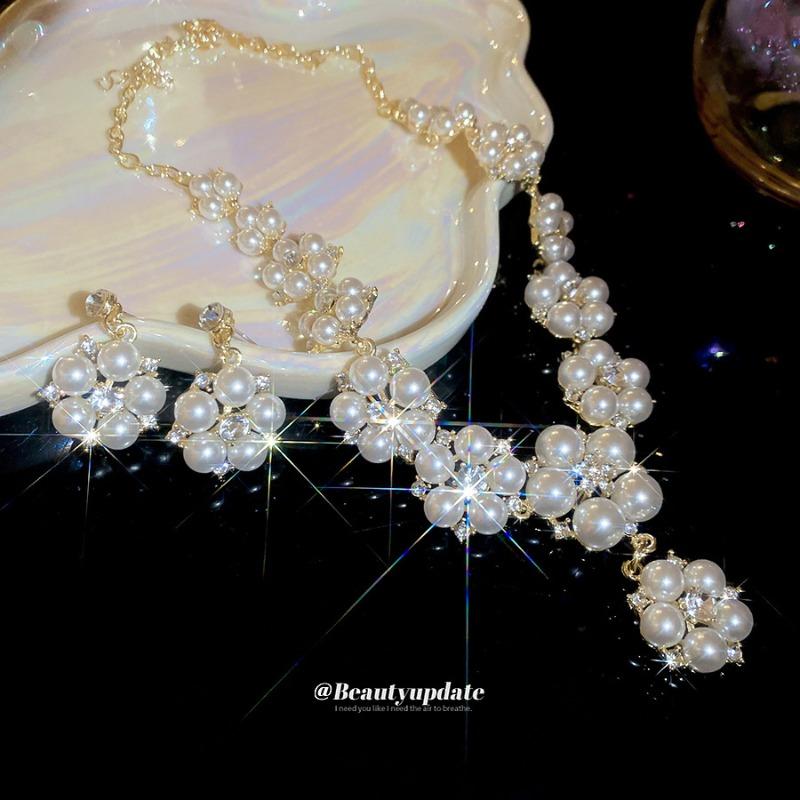Diamond-encrusted pearl flower stud earrings necklace retro temperament jewelry set light luxury high-end jewelry