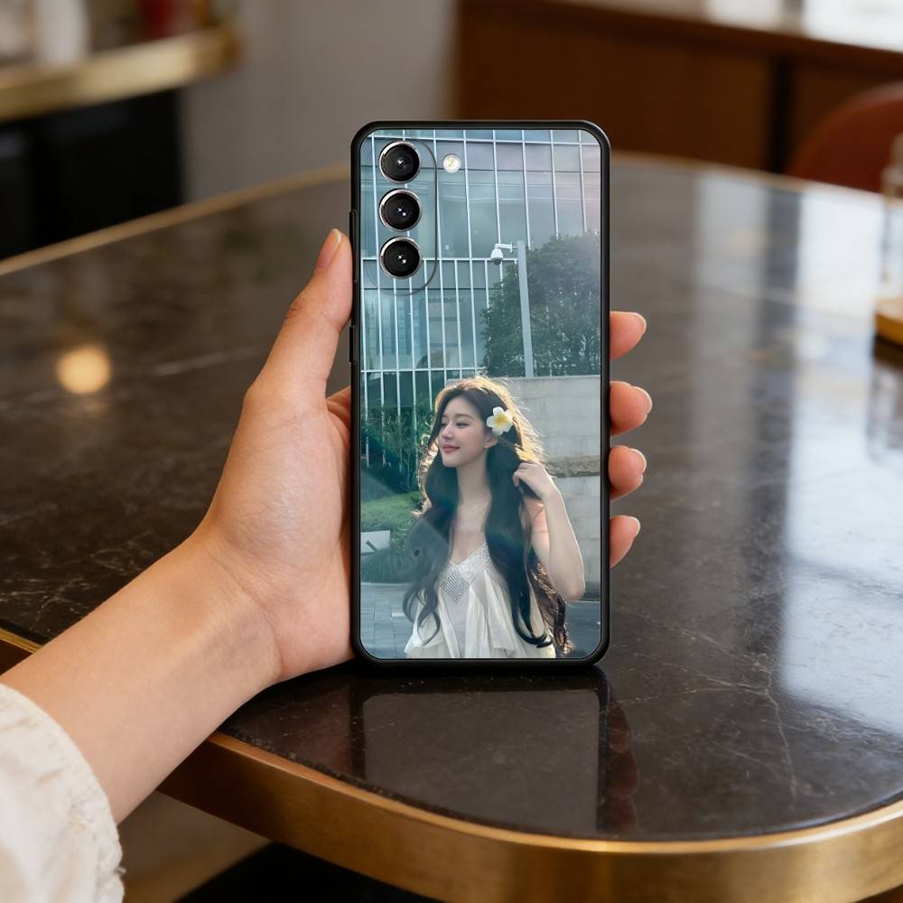 Chinese actress lusi Rosy Zhao Phone Case For Samsung S25,24,23,22,30,21,10,9,Ultra,Plus,Lite,FE,4,5 G Soft Black Case