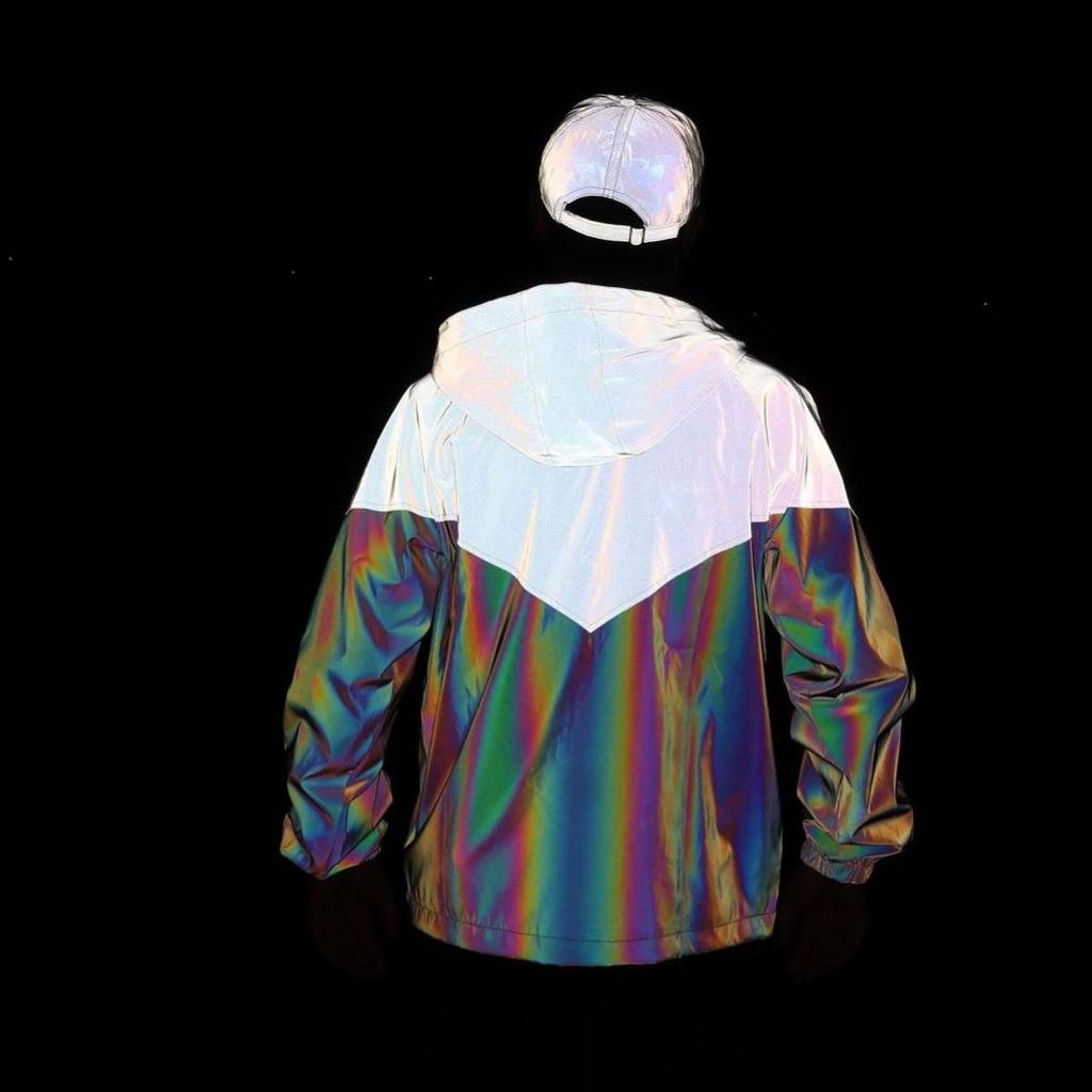 Herbst 2026 schillernde Patchwork-Jacke mit Farbverlauf - Reflektierende Kleidung für Radfahren und Nachtsicherheit.