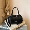 Mini Boston Bag s lychee vzorem Dámská taška přes rameno