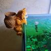 Creative Cat In Bamboo Basket Aquarium Decor - Hanging Ornament for Fish Tanks, Cute Resin Decoration for Desk