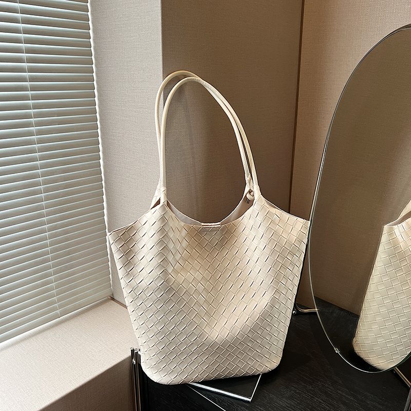 Leisure Commuter Large Capacity Bag Women 2025 New Versitile Fashion Shoulder Bag Popular Portable Woven Tote Bag
