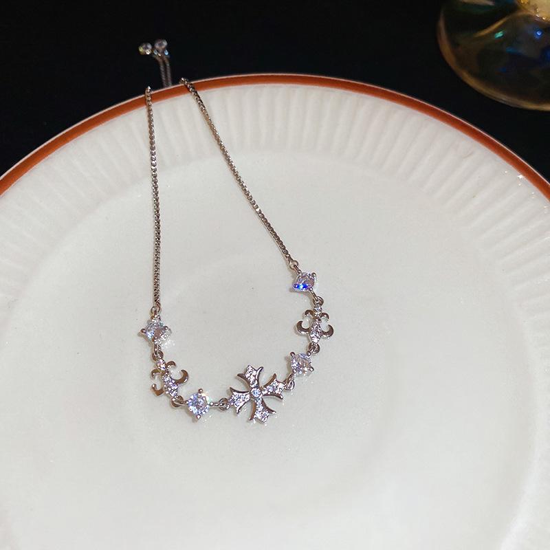 High-End Zircon Floral Heart Bracelet - Luxurious Sparkle for Women