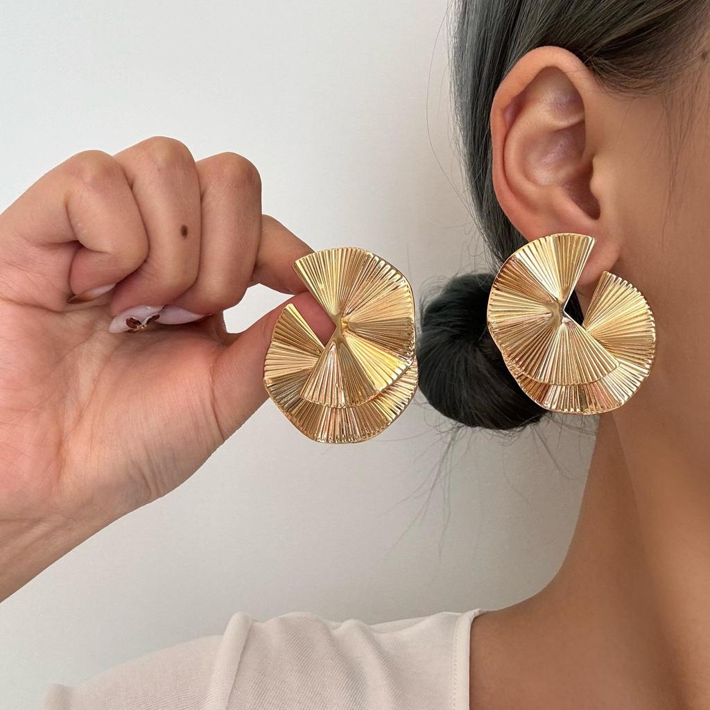 European & American Stylish Irregular Flower Stud Earrings for Women's Elegant Personality