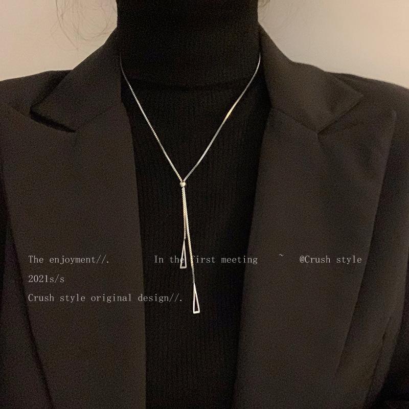 

Metallic Fashionable Geometric Triangle Necklace For Women Stylish Long Accessory Chain срібний