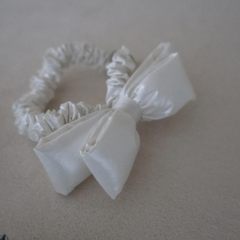 APIOH Balloon Ribbon Scrunchy