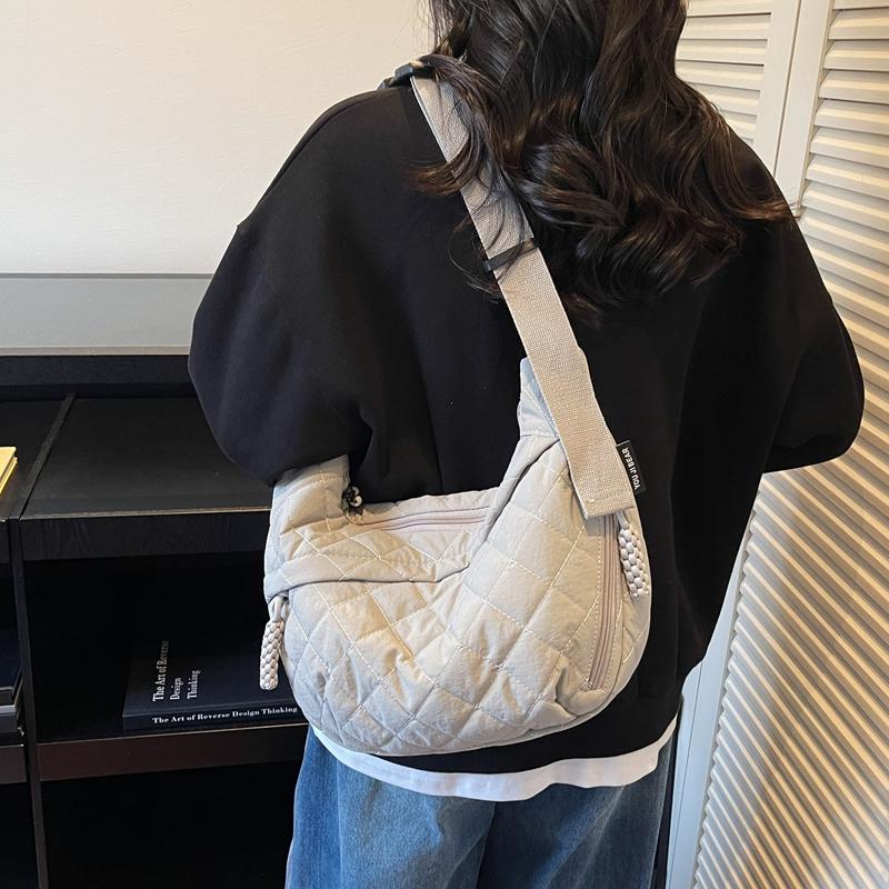Large Capacity Commuter Shoulder Bag Women's Rhombic Lightweight Crossbody Bag
