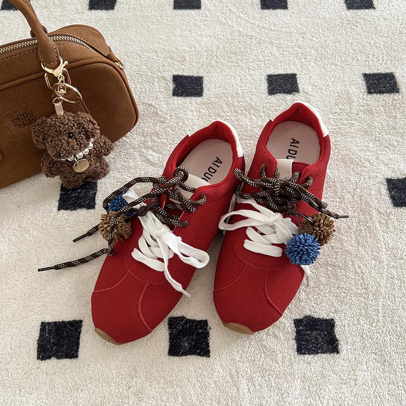 Early Autumn Relaxation Feeling Moral Training Shoes Women's Ins~ Tide 2025 Retro Inner Height Increase Hairball Pendant Fleece Casual Sports Shoes