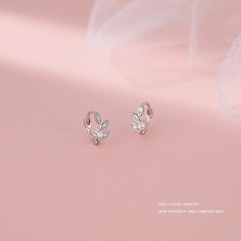 Exquisite Leaf Earrings for Women  Light Luxury  High-end and Versatile  New Style Earrings