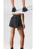 Alo Pantalones Cortos de Yoga Ajustados: Ropa deportiva holgada que favorece la figura para primavera y verano
