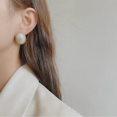 Eleganti Orecchini di Perle Ovali: Ago in Argento S925, Design Retro Versatile per Donna