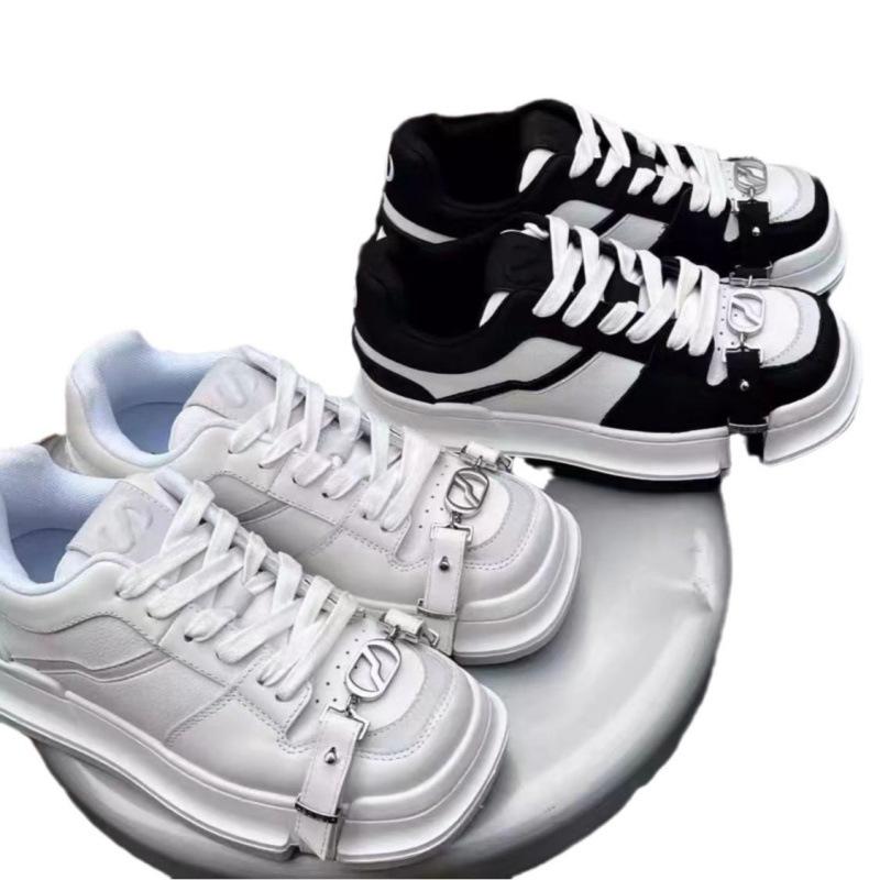 2025 new Guochao niche versatile board shoes women's head straps casual sports shoes thick sole heightening white shoes women