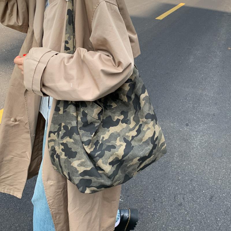 2025 fashionable retro simple large-capacity bag women's autumn new tote bag casual texture shoulder messenger bag