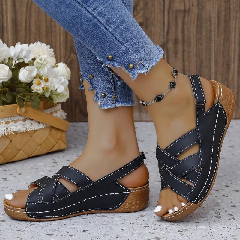 2025 summer new European and American women's wedge sandals thick sole buckle beach shoes round head solid color wedge sandals
