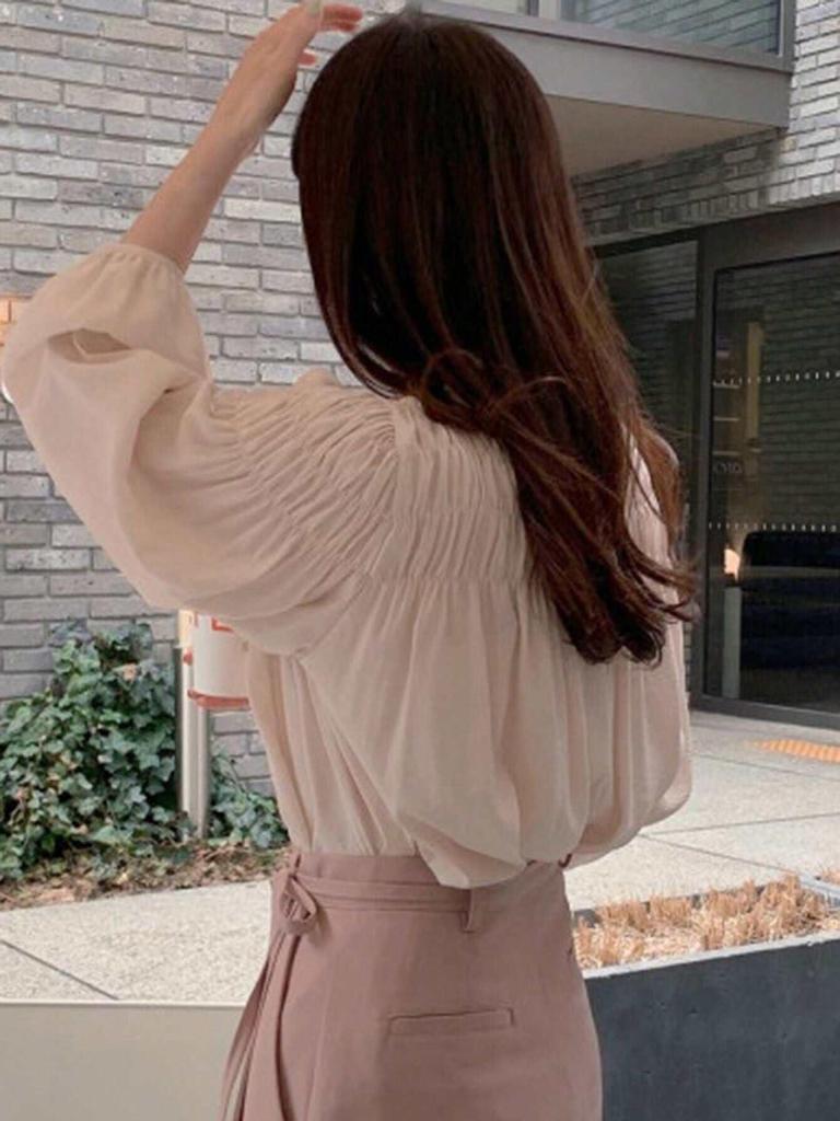 Camicetta da Donna in Chiffon con Pieghe, Maniche a Sbuffo e Scollo Tondo - Stile Giapponese & Coreano, Primavera/Autunno, Design Off-the-Shoulder