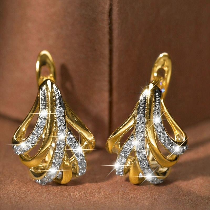 

Design Earrings Female, Triangular Ginkgo Biloba Ear Buckle, Elegant Temperament French Chic Style