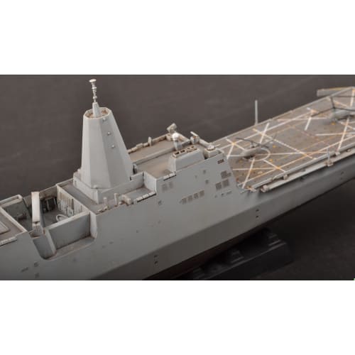 Hobby Boss 1/700 Scale Ship Series US Navy Transport Landing Ship New York LPD-21 Plastic Model