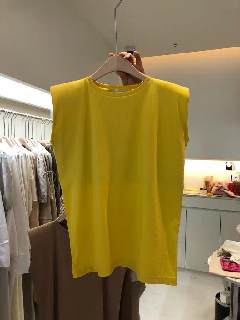 Women's Large Size White Sleeveless Camisole - Loose Round Neck Top for Outer or Inner Wear, Perfect for Spring and Summer.