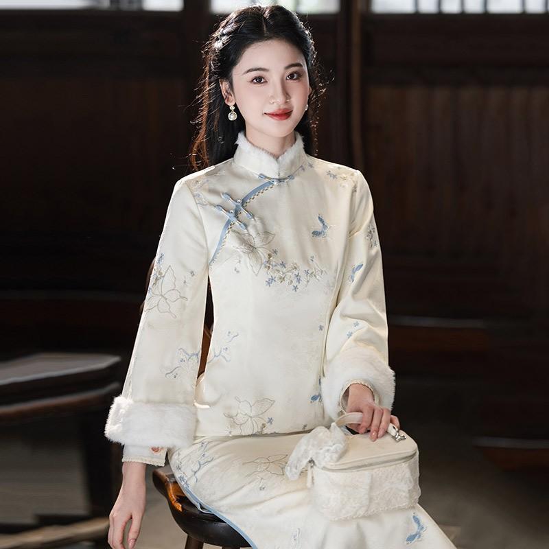 Elegant Embroidered Velvet-Lined Long Sleeve Cheongsam Dress Women Winter Thick Warm Retro Style