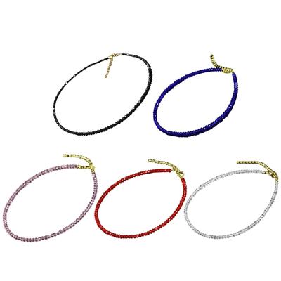 Elegante, dunne choker met fijne kristallen voor dames, een modieus accessoire voor feestjes, dates en andere gelegenheden.