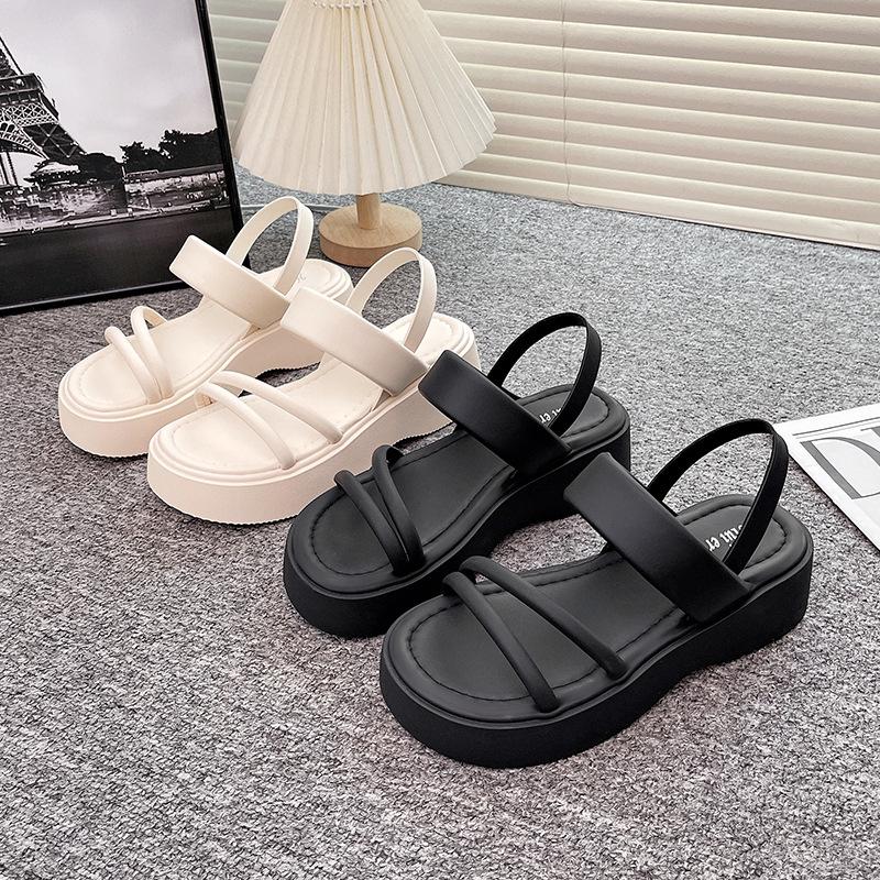 Hot Selling French Fairy Tale Style Women's Sandals Roman Beach Shoes Summer Versatile Thick Bottom Model 2025 Wear Soft Bottom