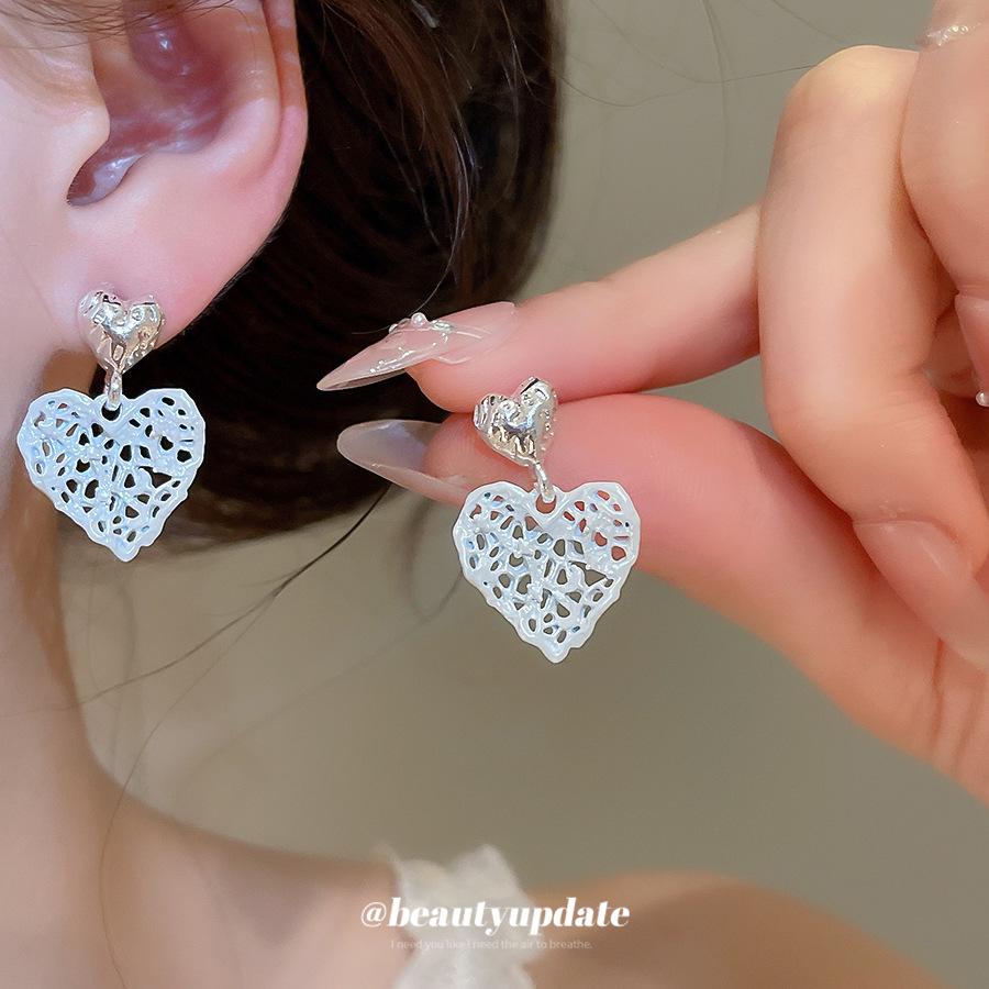 Silver Needle Pleated Heart Geometric Stud Earrings – High-End, Cute, and Fashionable Accessories