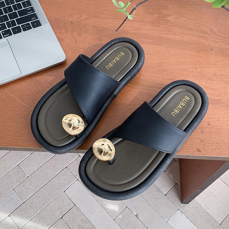 2025 Summer Set of Toe Cool Slippers for Women's Fashion and Versatile Style Flat Bottom Niche Casual Beach Shoes for Women