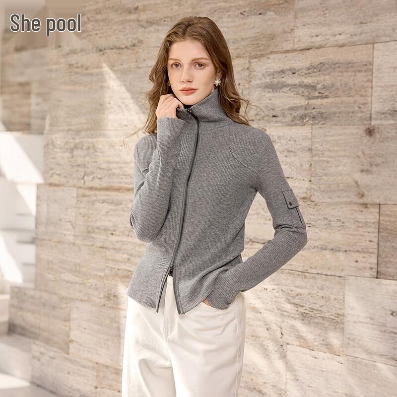 

Женский трикотажный кардиган с высоким воротником и двусторонней молнией S