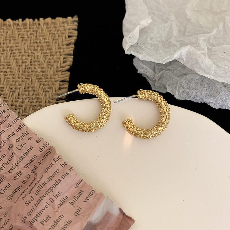 Women's Luxury Textured Metal Hoop Earrings - Versatile Niche Design