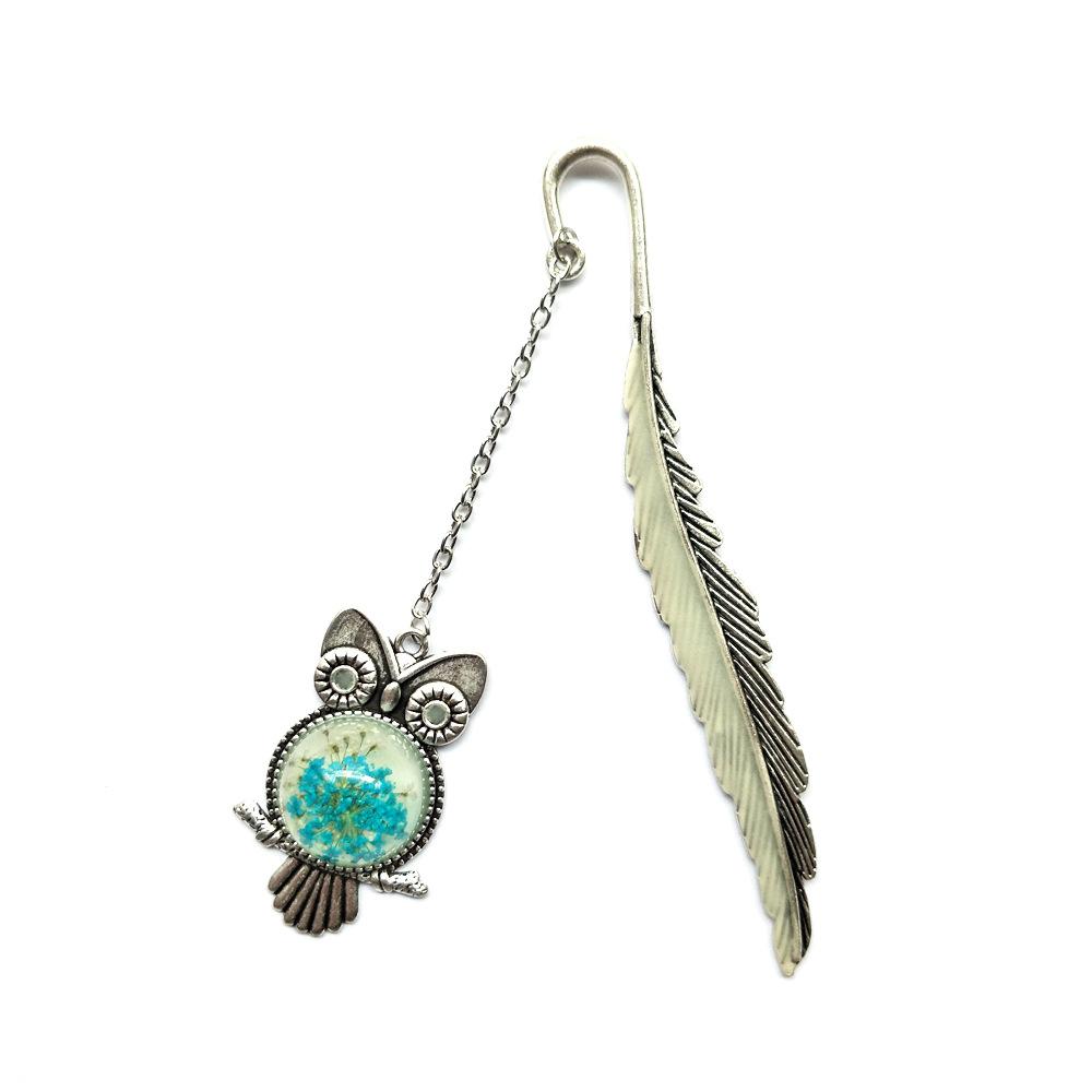 1Pc Luminous Feather Bookmark Retro Glowing Whale Tail Metal Bookmark Fluorescent Owl / Butterfly Bookmark