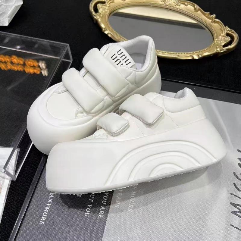 Magic sneakers white spring and autumn thick-soled big-head board shoes cute board muffin little white shoes round head heightening bread