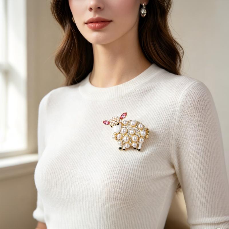 Cute Sheep Brooches For Women Lamb Pin Y2K Shiny Pearl Crystal Lapel Pins Badges 2027 New Year Gifts Fashion Jewelry Accessories