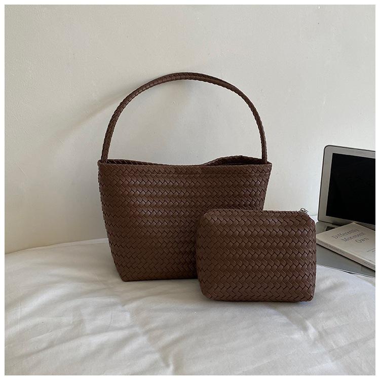 Stylish Korean Woven Underarm Bag – Trendy Mother-Child Shoulder Handbag for Casual Commute