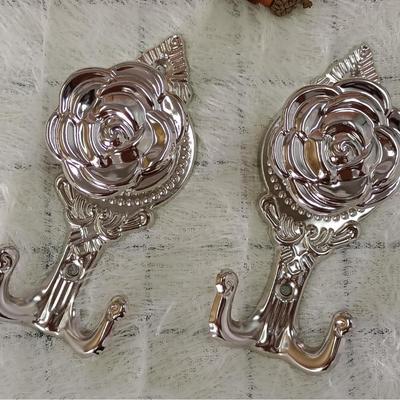 1 Paar Metallmaterial Gardinenhalter Wandmontage mit Schraube Rose Gardinenhaken Multifunktional Rose Design Fensterhalter