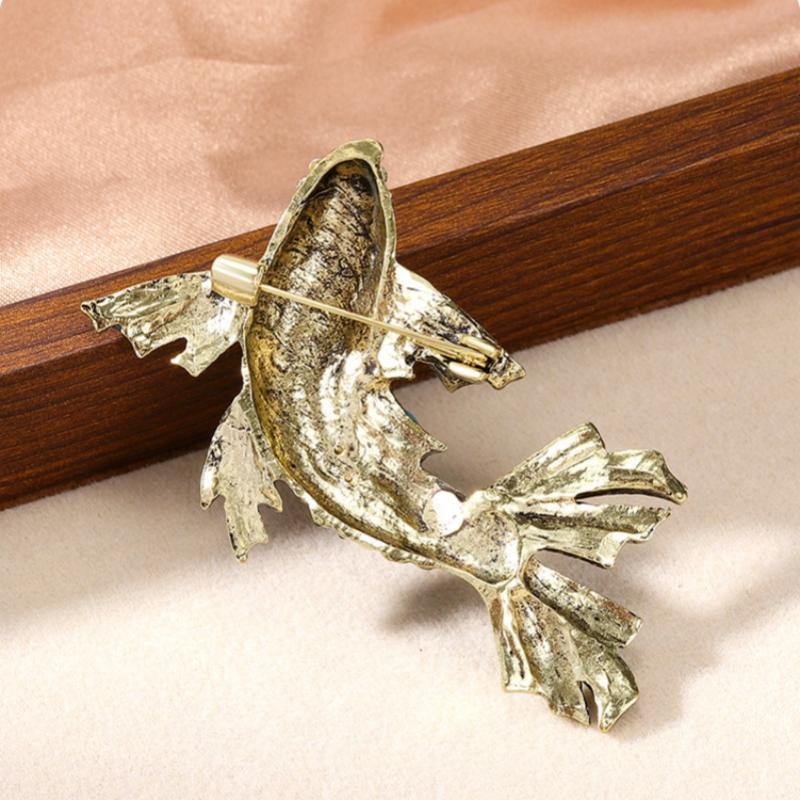 Vintage Rhinestone Fish Brooch for Women Unisex Swimming Fish Animal Party Casual Corsage Pins Gifts