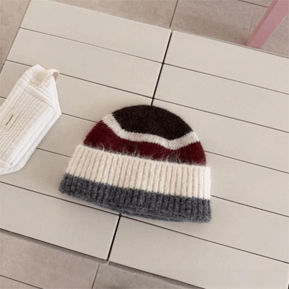 Polyester Stripe Pattern Knitted Beanie Hat Unisex Slouchy Beanie Hat Outdoor Activities