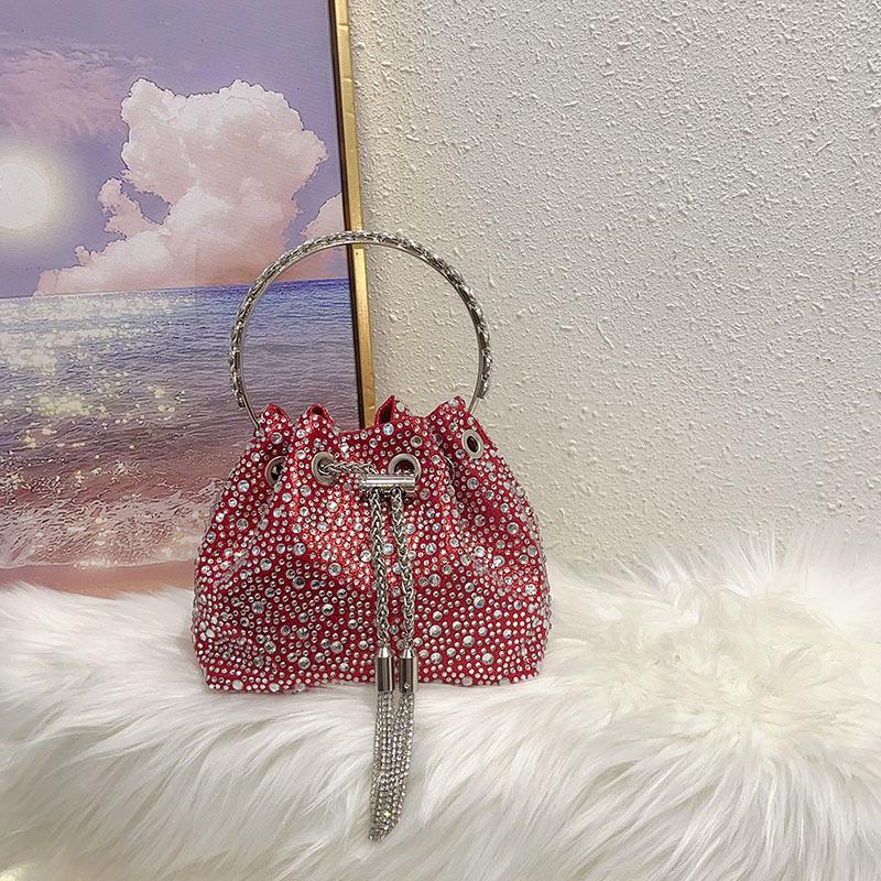 

Stylish mini exquisite pleated bag, shiny colored diamond polka dot niche high-end hand carry portable messenger bag красный