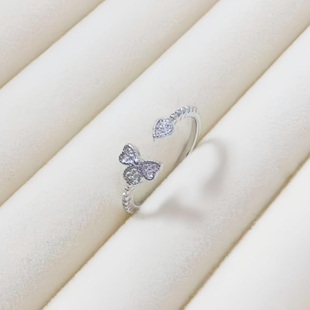 Korean Artistic Four-Leaf Clover Inlaid Stone Ring