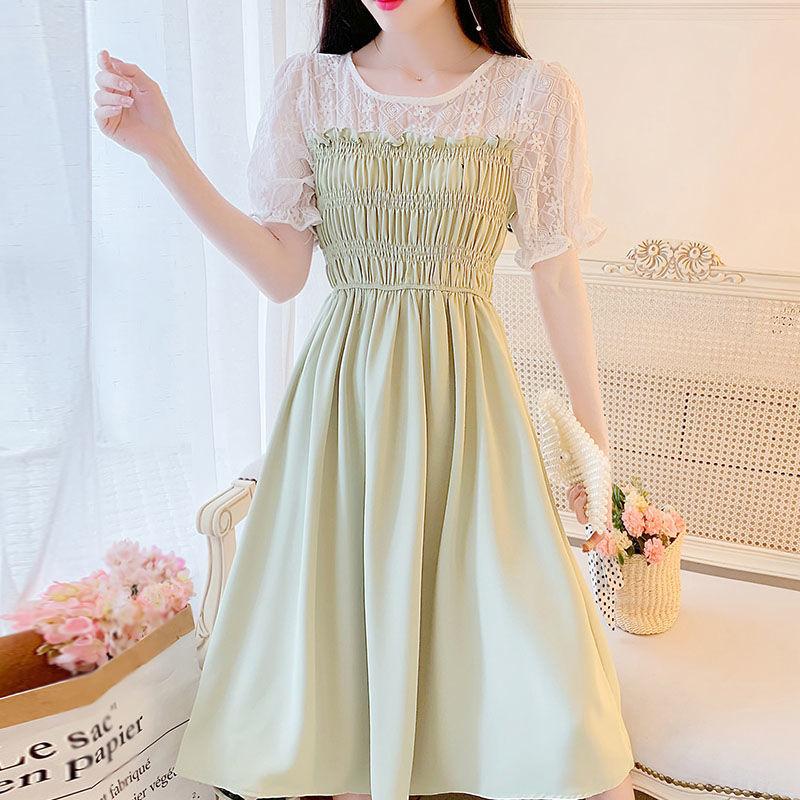 Elegantes, modisches Spitzen-Spleißenkleid mit kaltem Schulterdesign