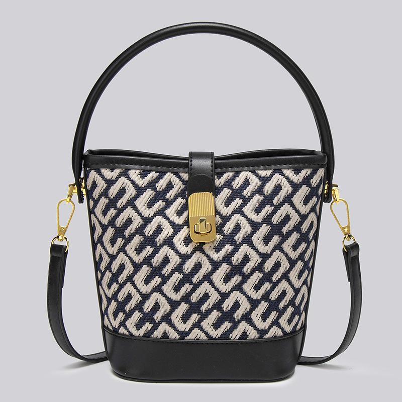 Textured Portable Bucket Bag Women's 2025 New Trendy Fashion Versatile Commuter Large Capacity Shoulder Bag Messenger Bag Women